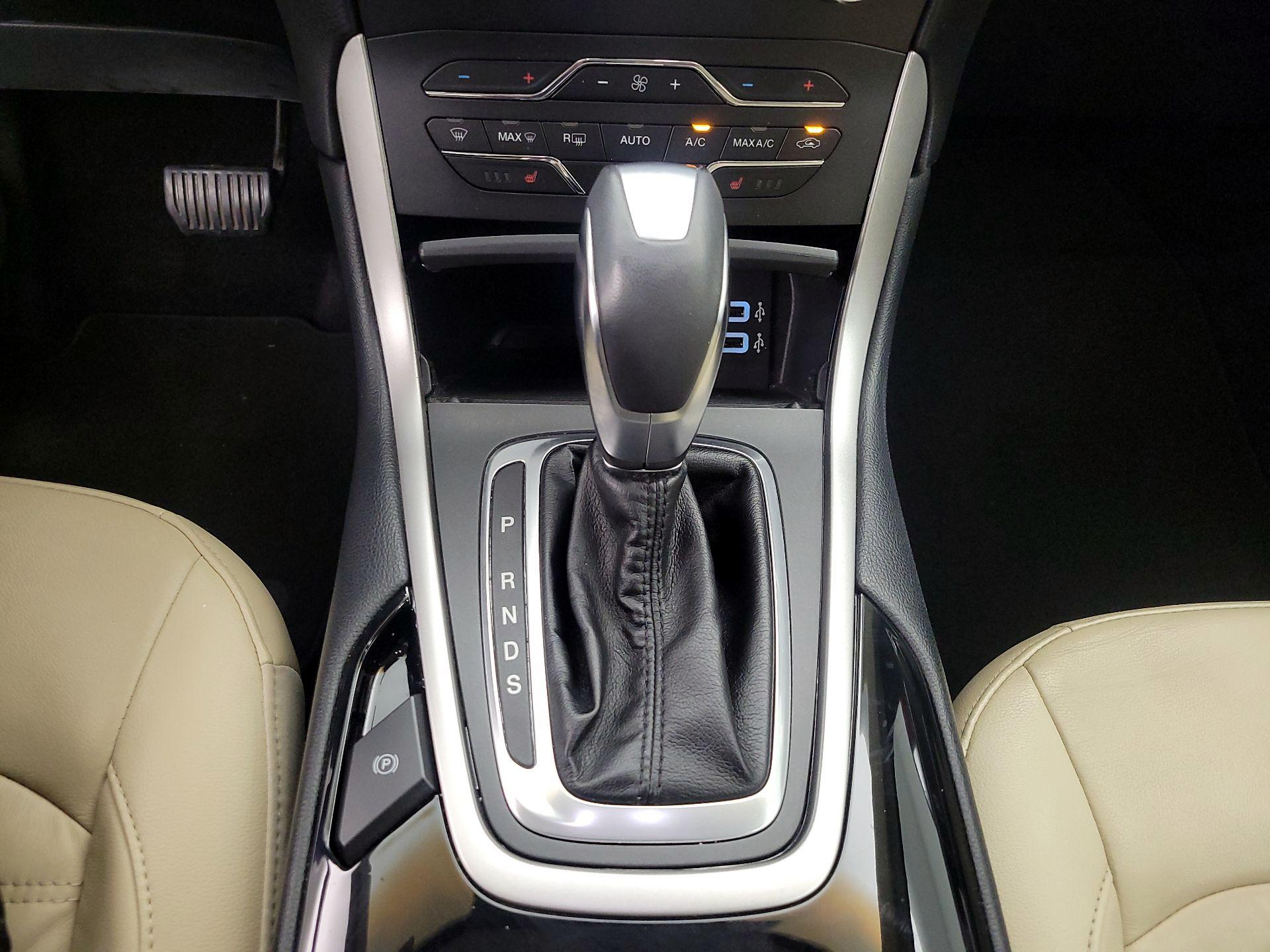 Thumbnail: 2016 Ford Edge - 18