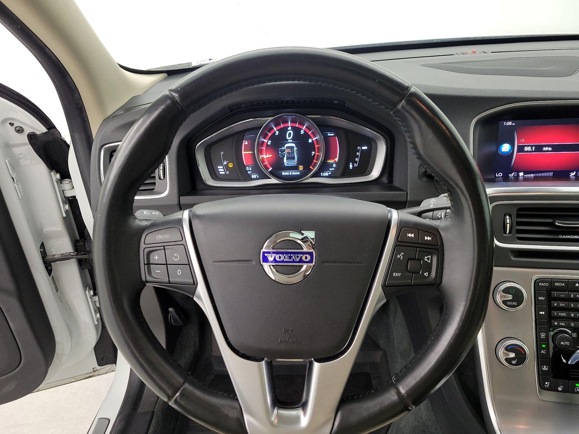 Thumbnail: 2018 Volvo S60 - 10