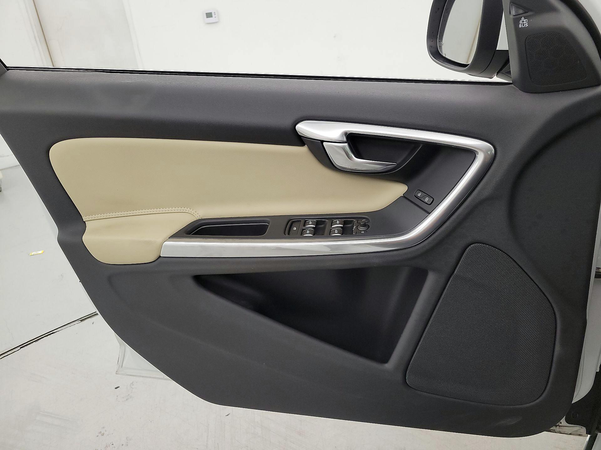 Thumbnail: 2018 Volvo S60 - 12