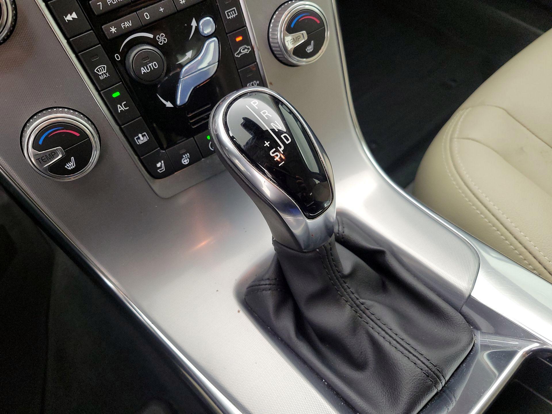 Thumbnail: 2018 Volvo S60 - 17