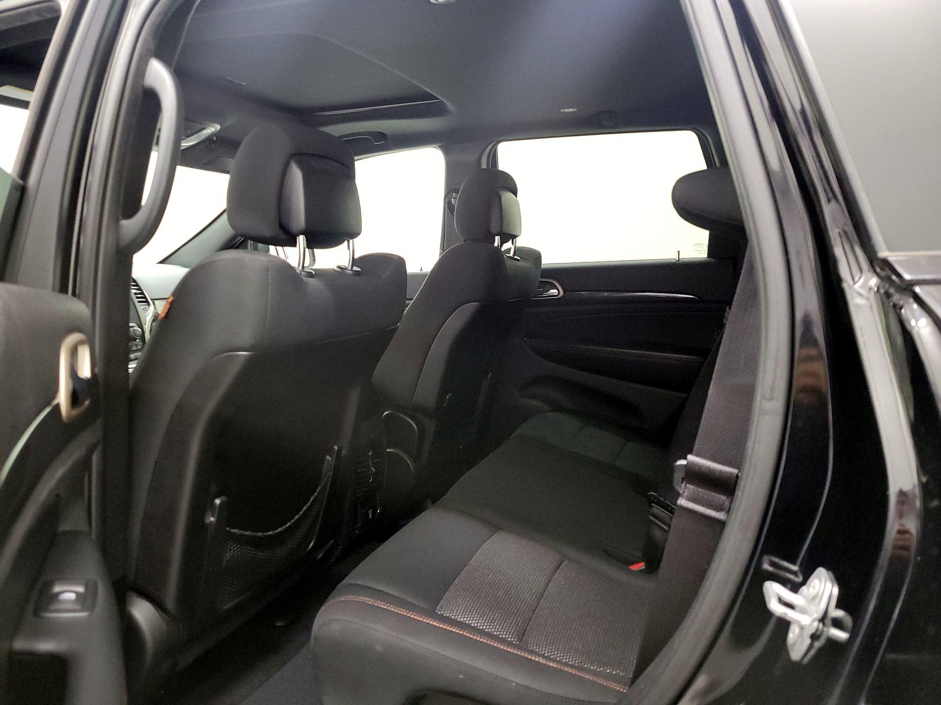 Thumbnail: 2017 Jeep Grand Cherokee - 18