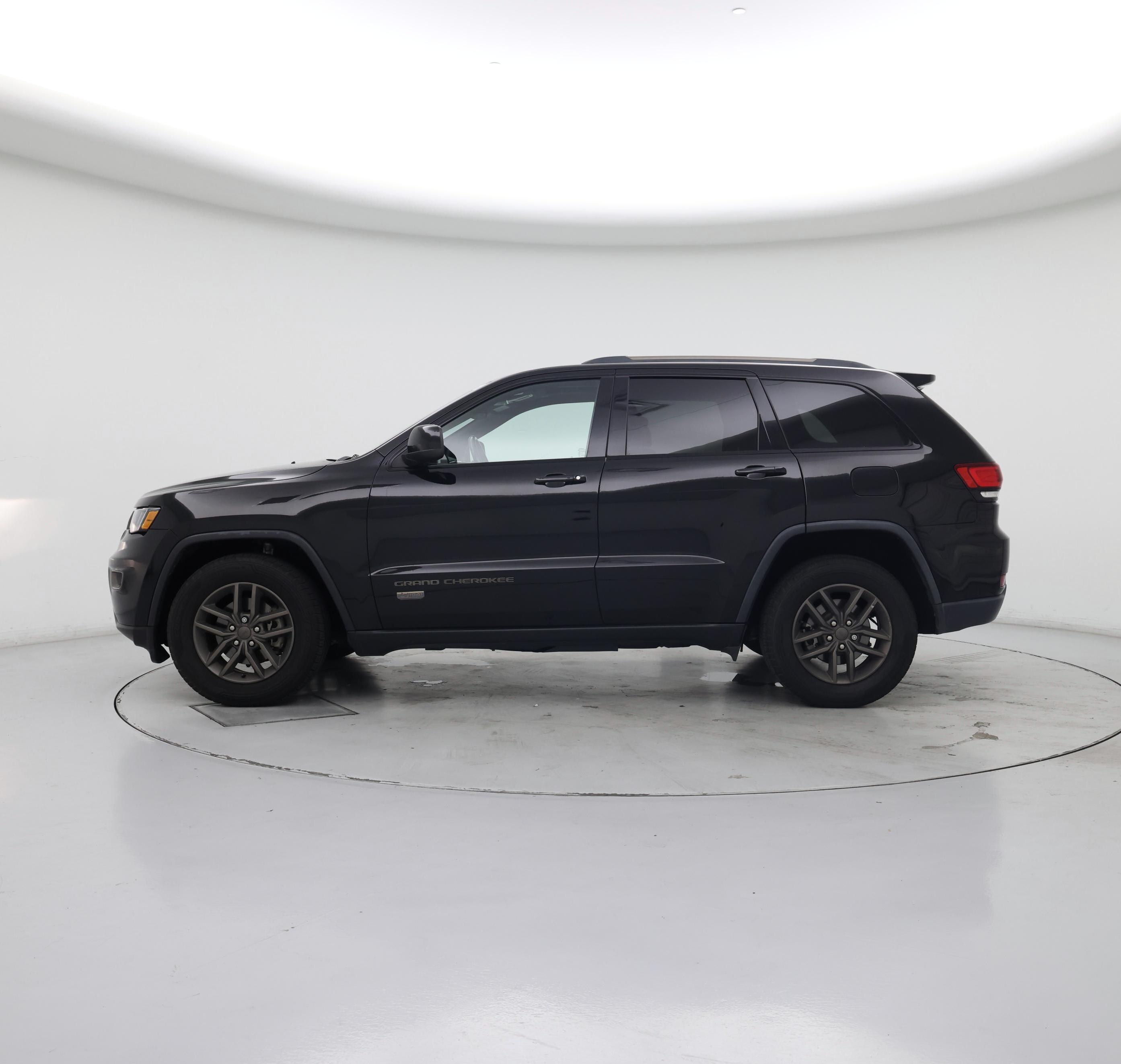 Thumbnail: 2017 Jeep Grand Cherokee - 3