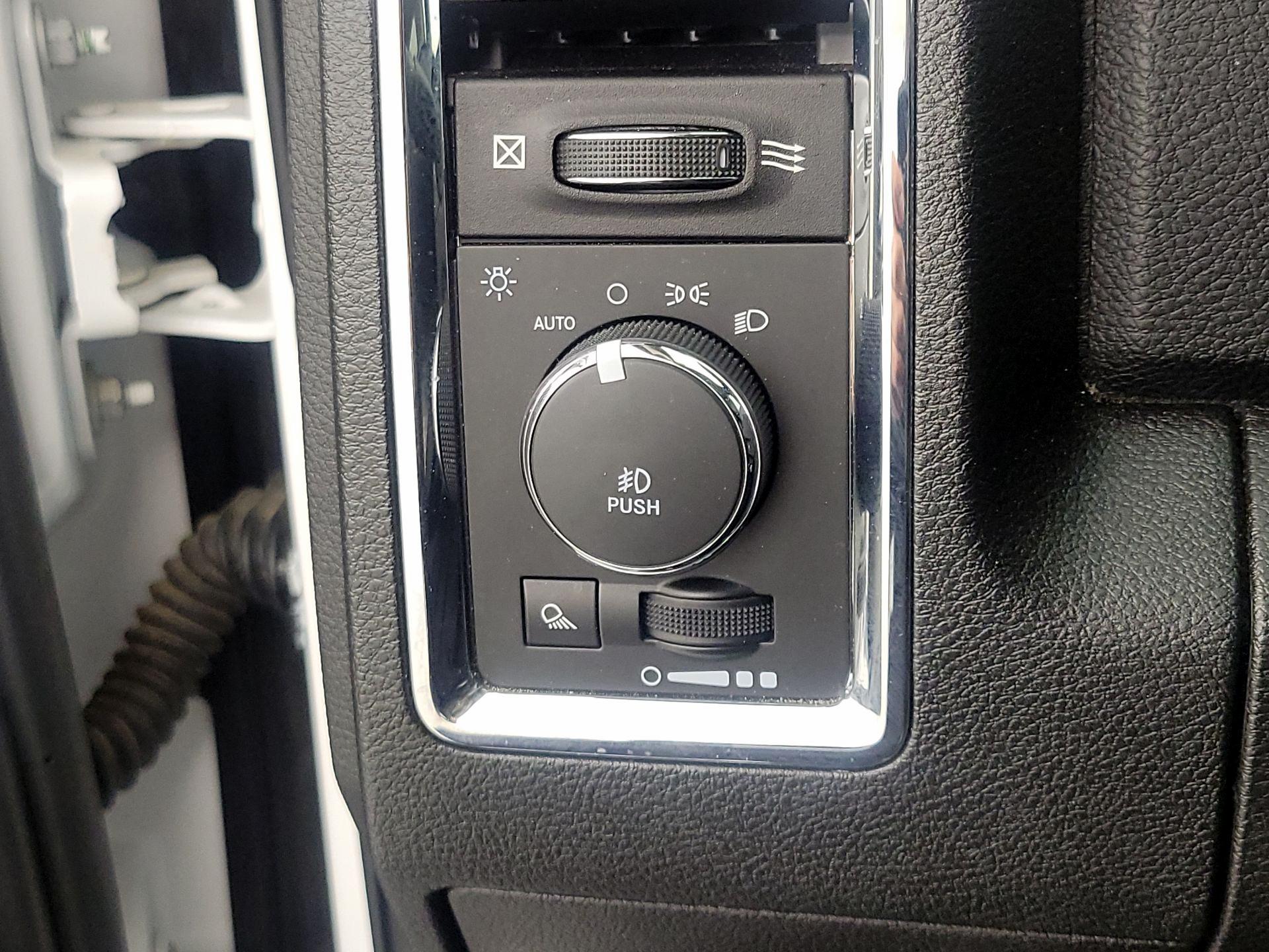 Thumbnail: 2019 RAM 1500 Classic - 13