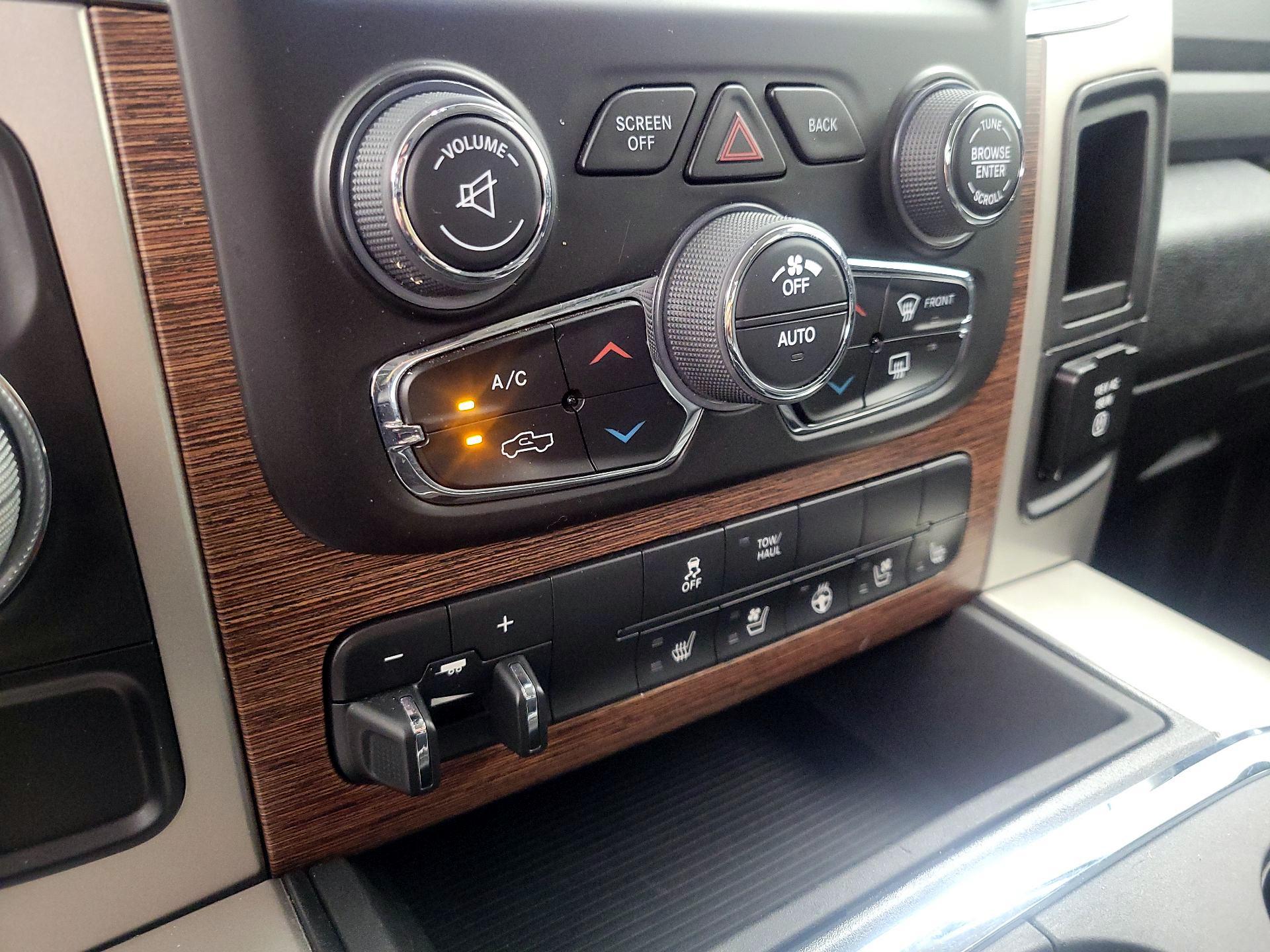 Thumbnail: 2019 RAM 1500 Classic - 17