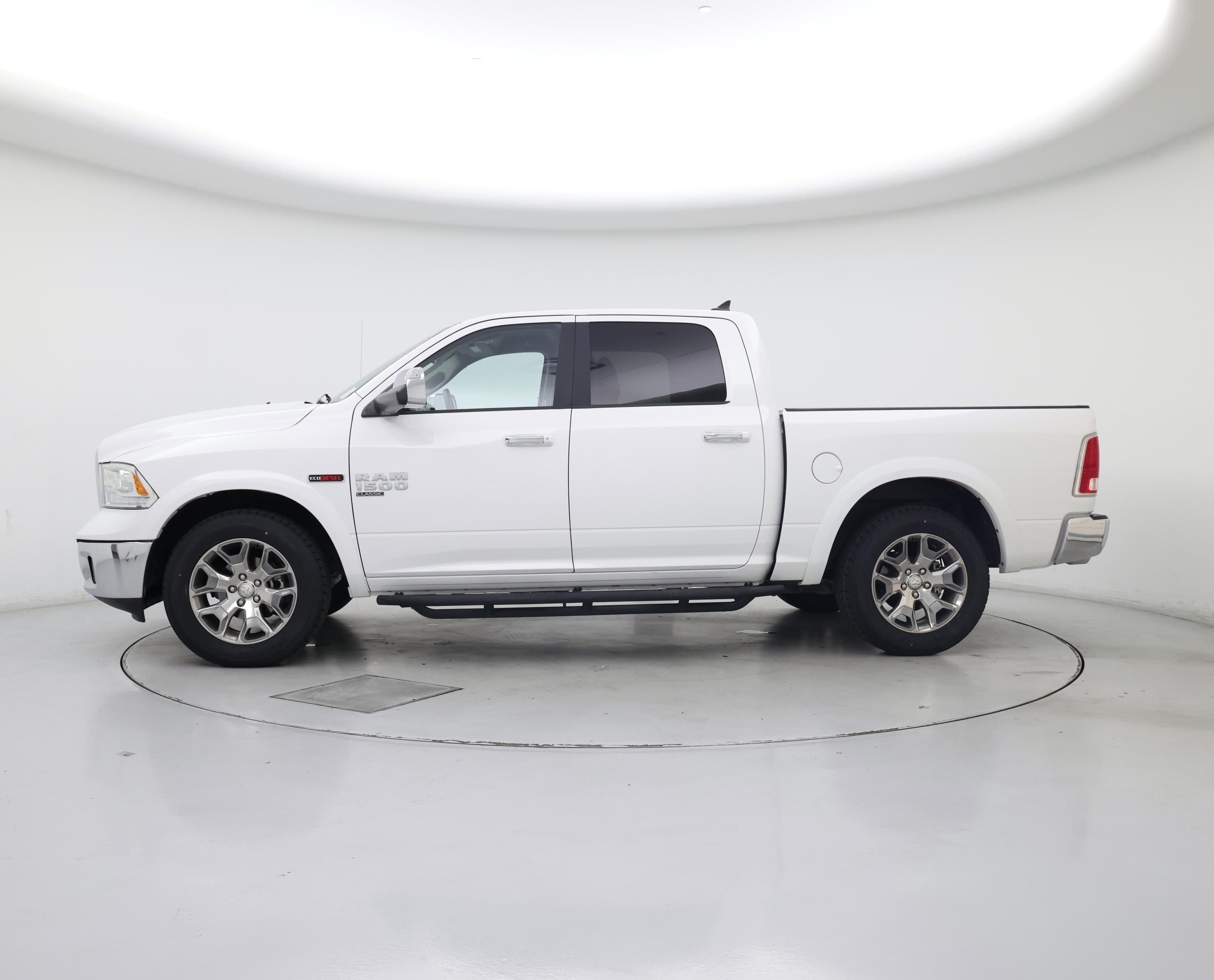 Thumbnail: 2019 RAM 1500 Classic - 3