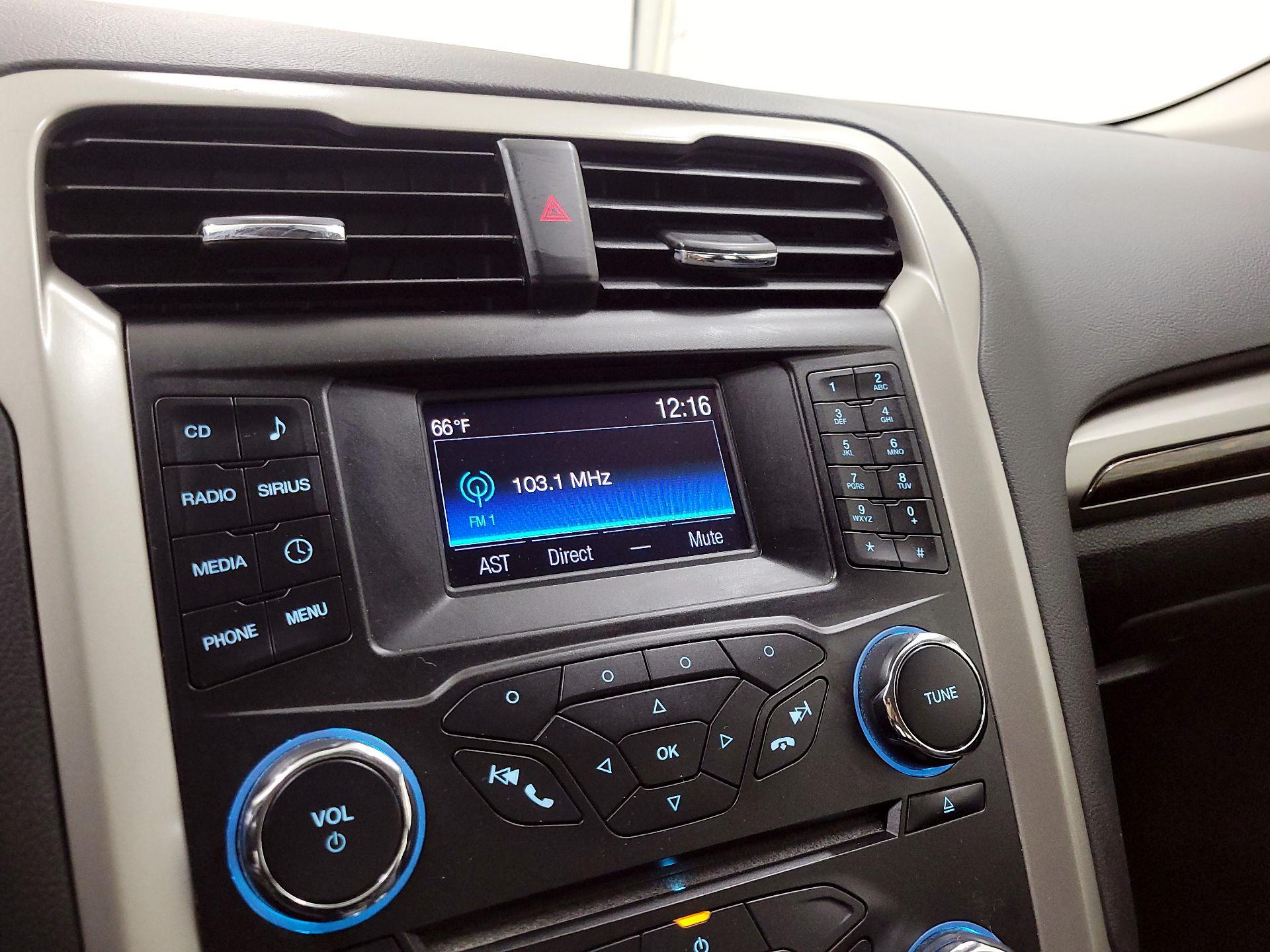 Thumbnail: 2015 Ford Fusion - 15