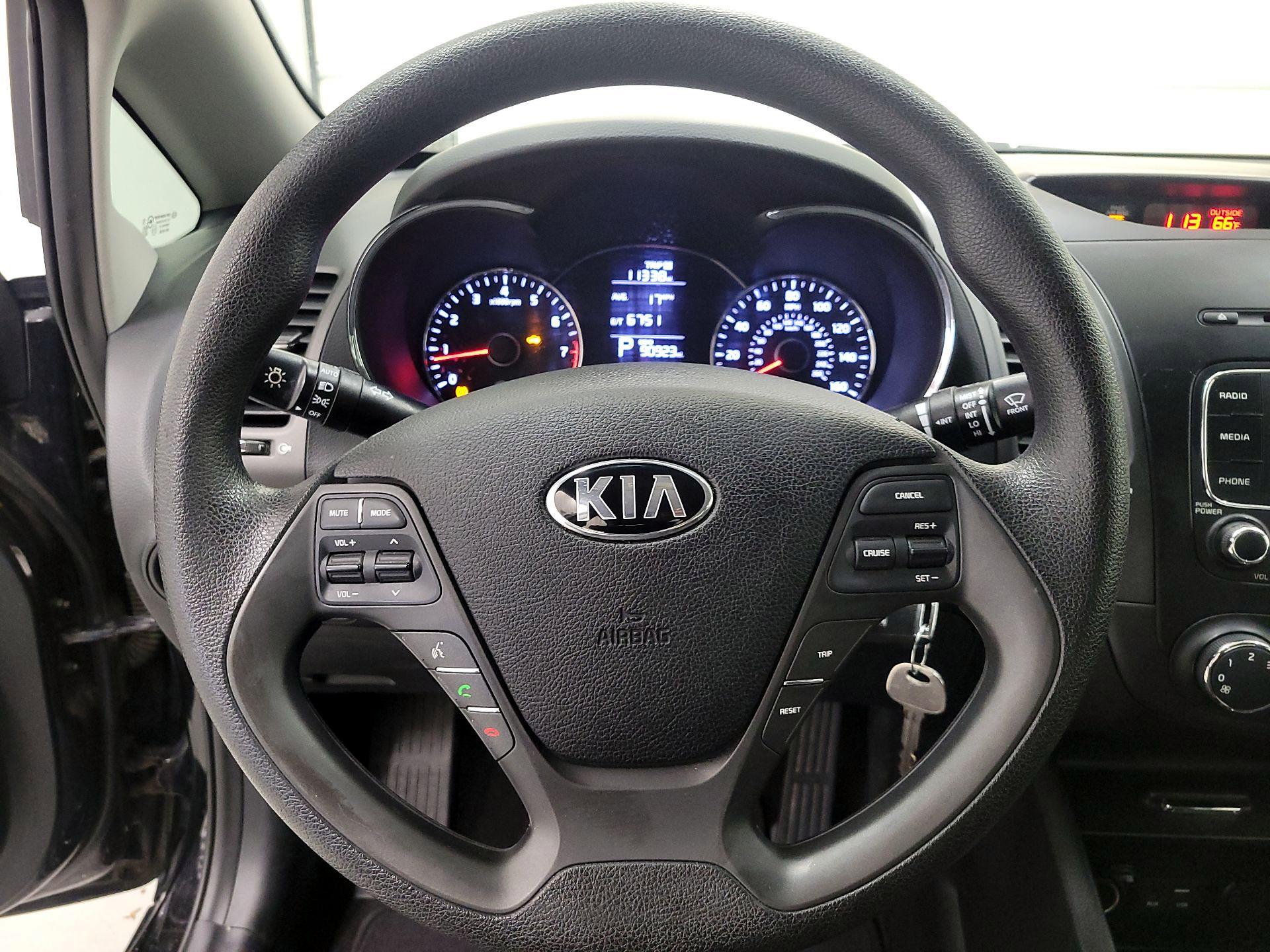 Thumbnail: 2016 Kia Forte - 10