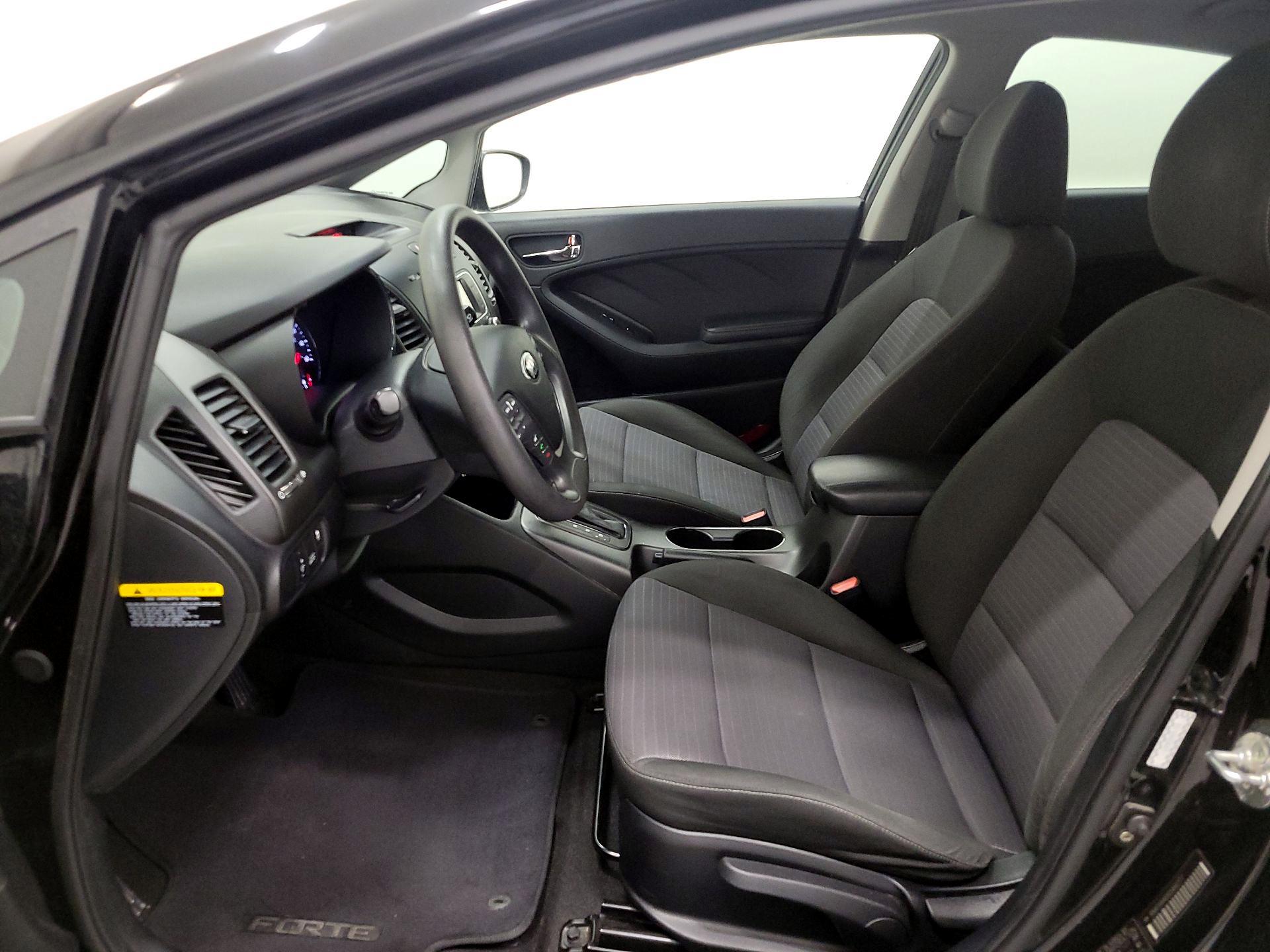 Thumbnail: 2016 Kia Forte - 11