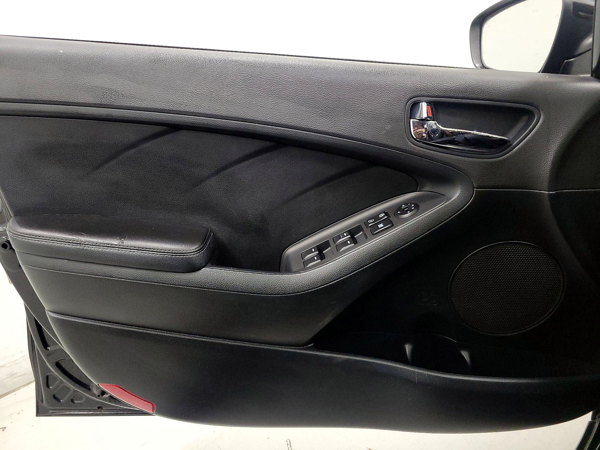 Thumbnail: 2016 Kia Forte - 12