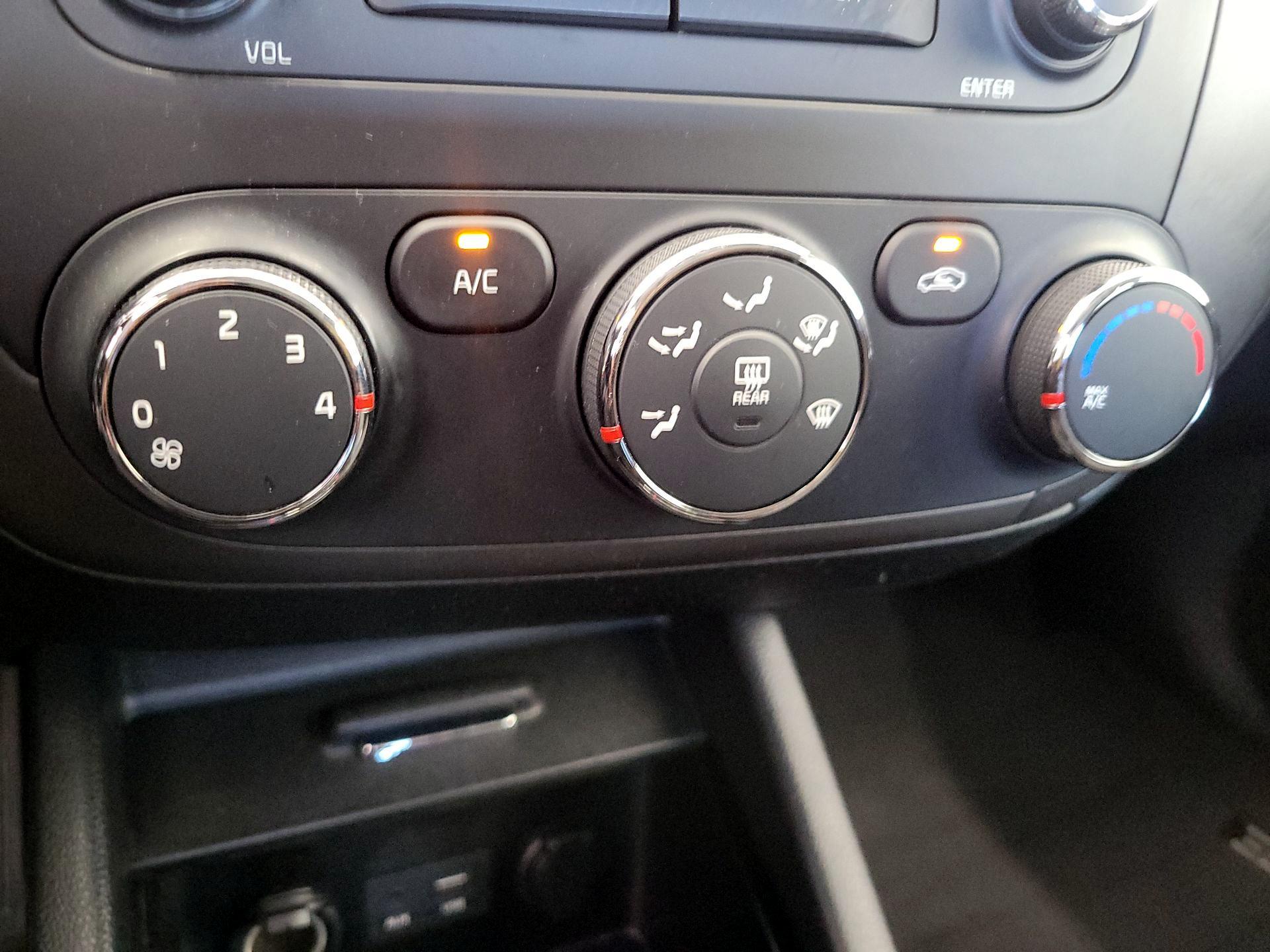 Thumbnail: 2016 Kia Forte - 16