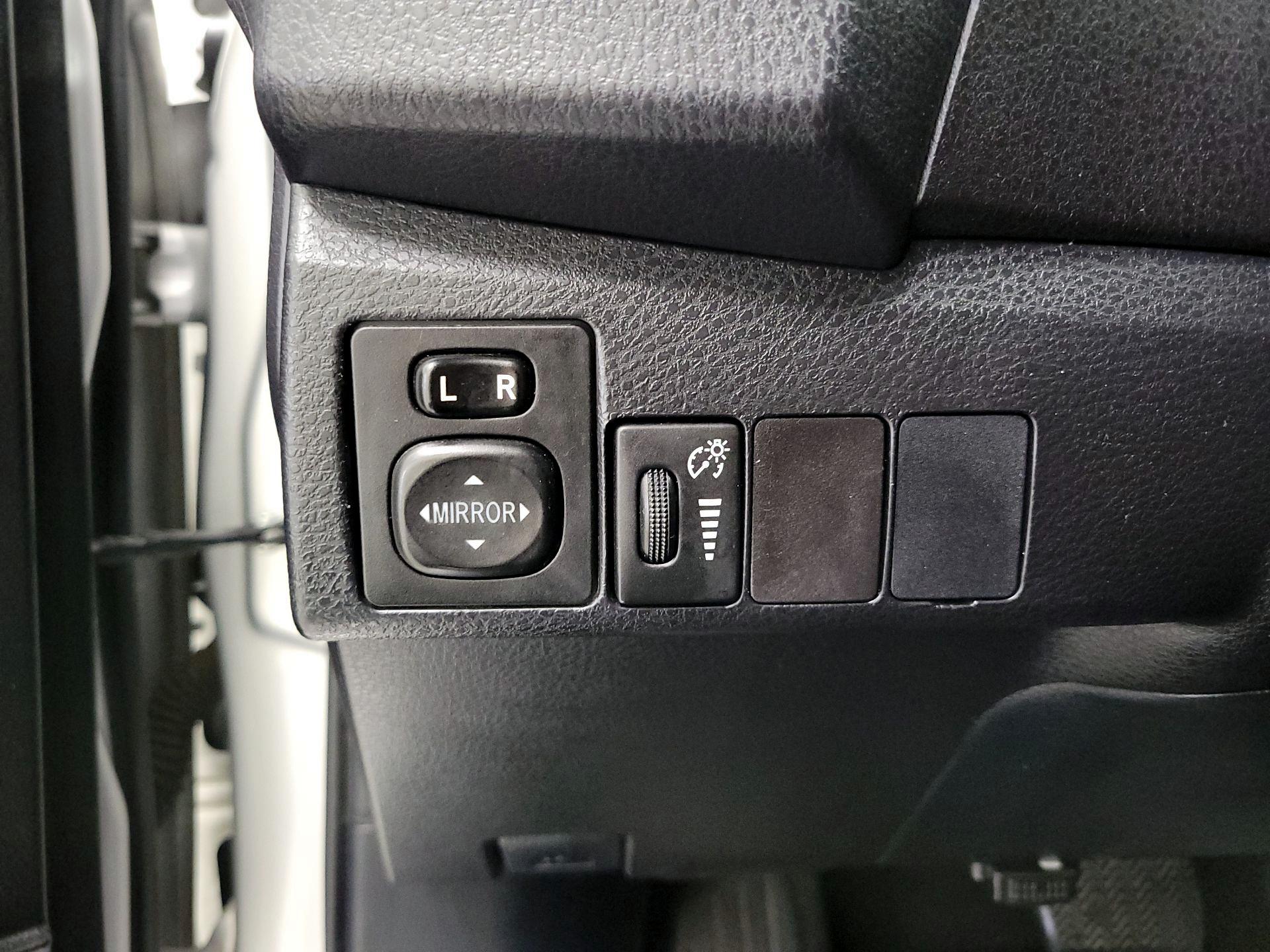 Thumbnail: 2015 Toyota Corolla - 13