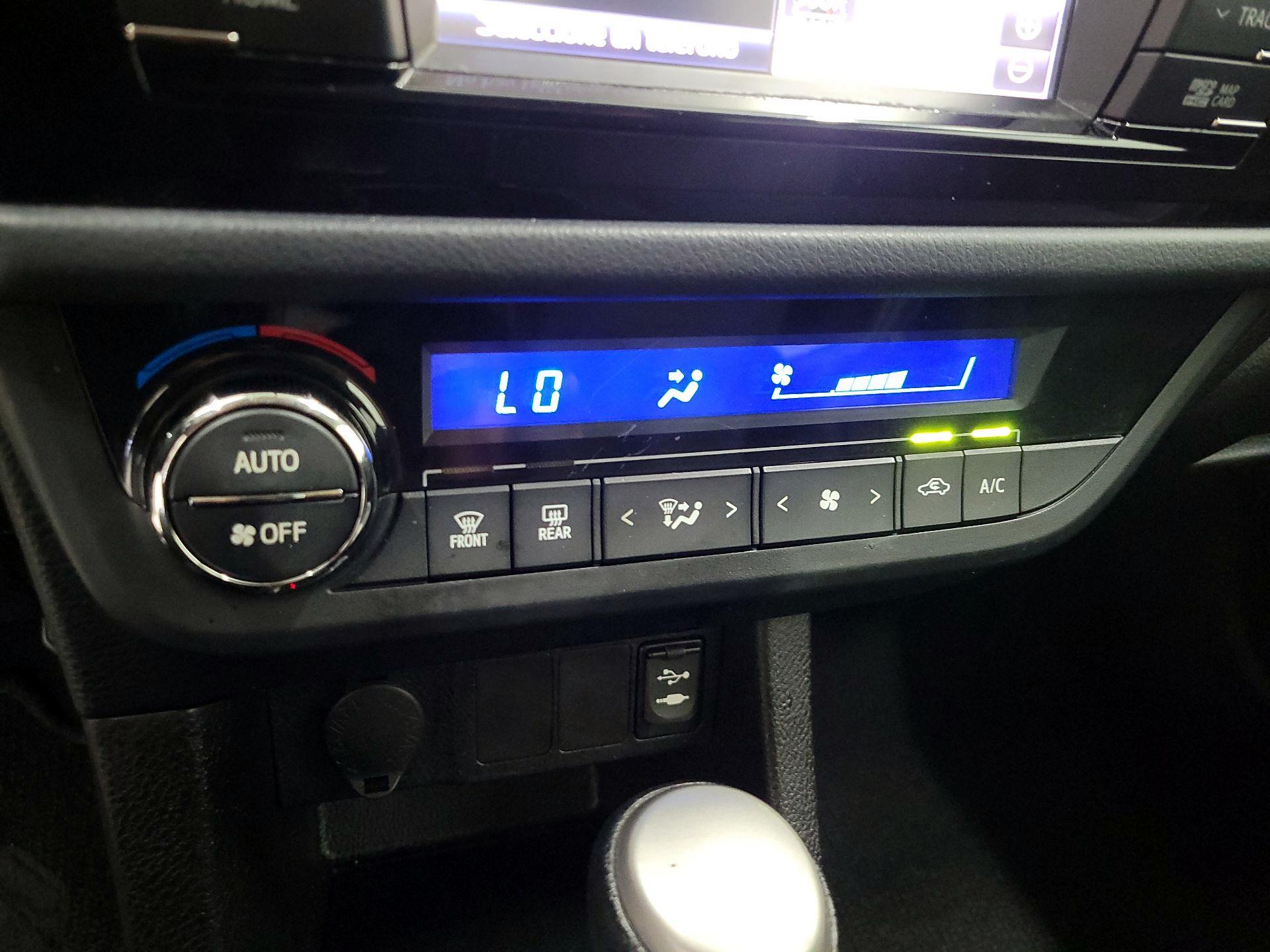 Thumbnail: 2015 Toyota Corolla - 16