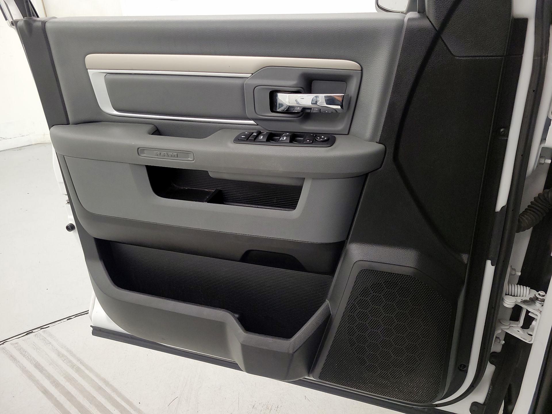 Thumbnail: 2020 RAM 1500 Classic - 12