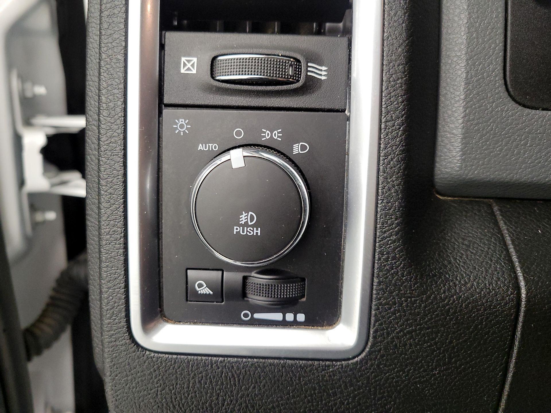 Thumbnail: 2020 RAM 1500 Classic - 13