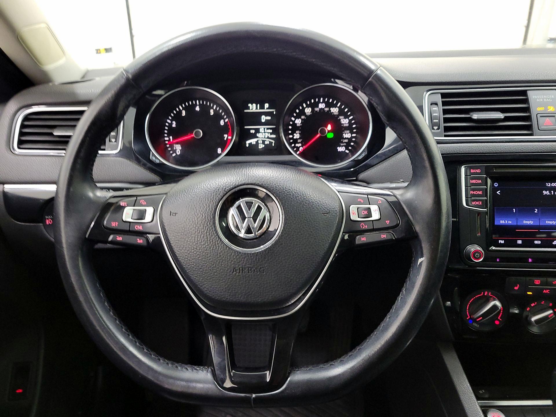 Thumbnail: 2016 Volkswagen Jetta - 10
