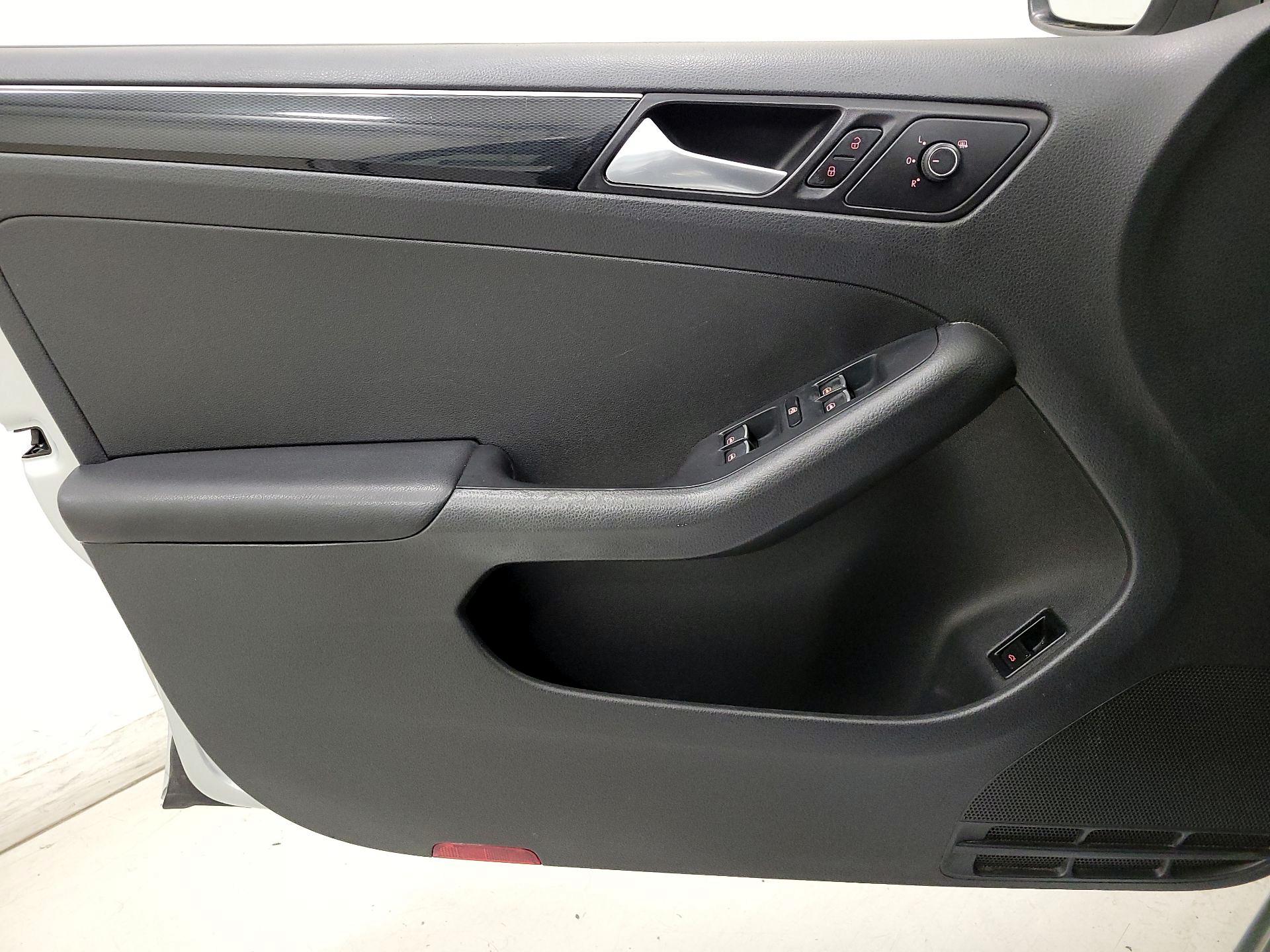 Thumbnail: 2016 Volkswagen Jetta - 12