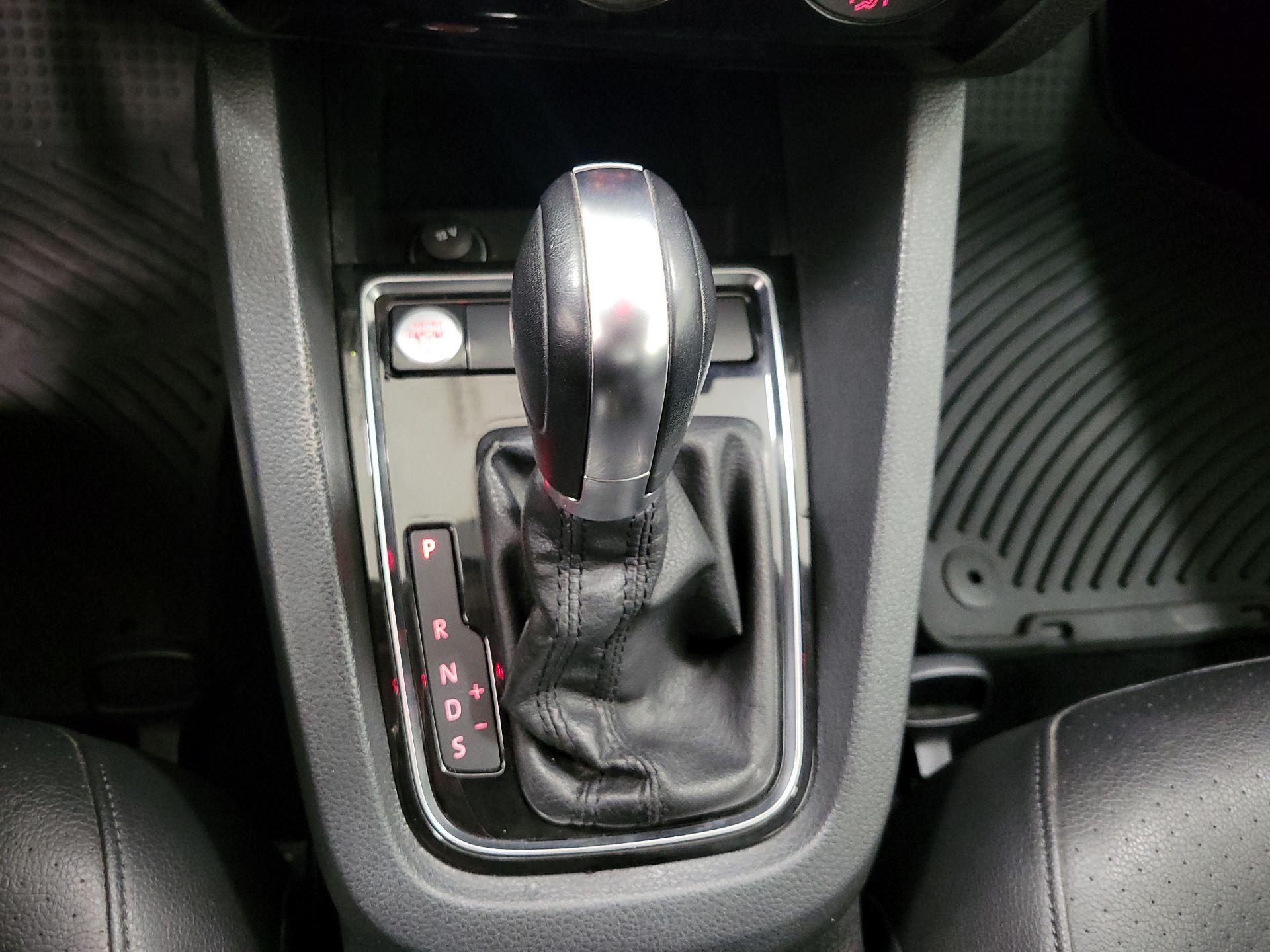 Thumbnail: 2016 Volkswagen Jetta - 18