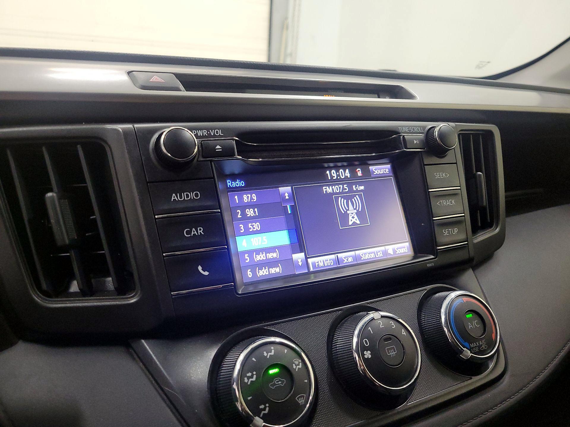 Thumbnail: 2016 Toyota RAV4 - 14