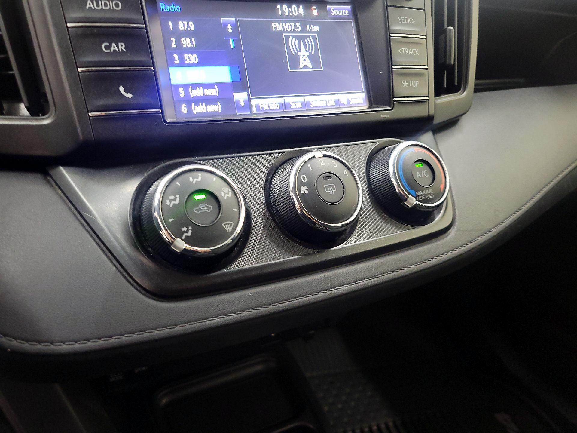Thumbnail: 2016 Toyota RAV4 - 15