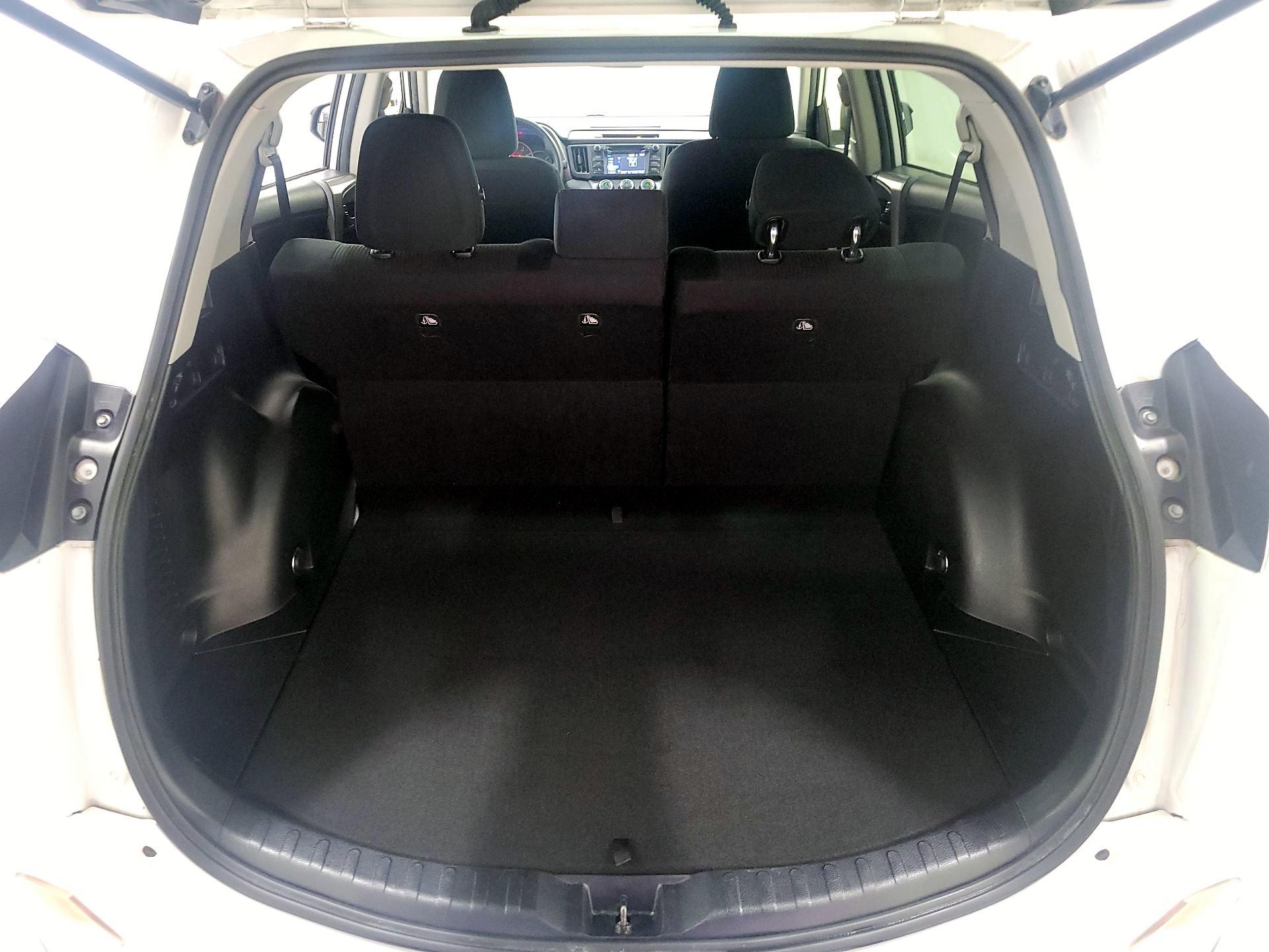 Thumbnail: 2016 Toyota RAV4 - 19