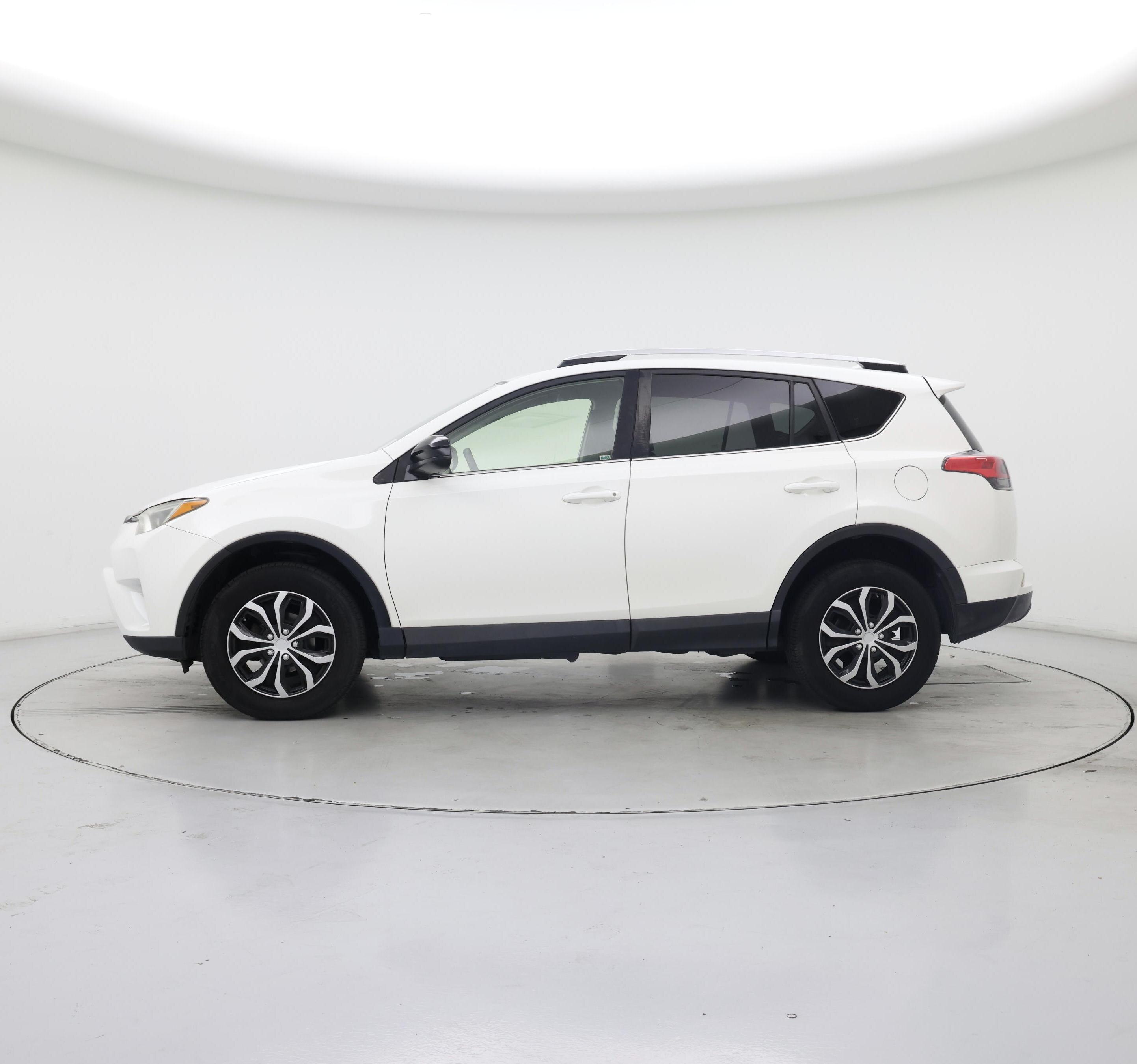 Thumbnail: 2016 Toyota RAV4 - 3