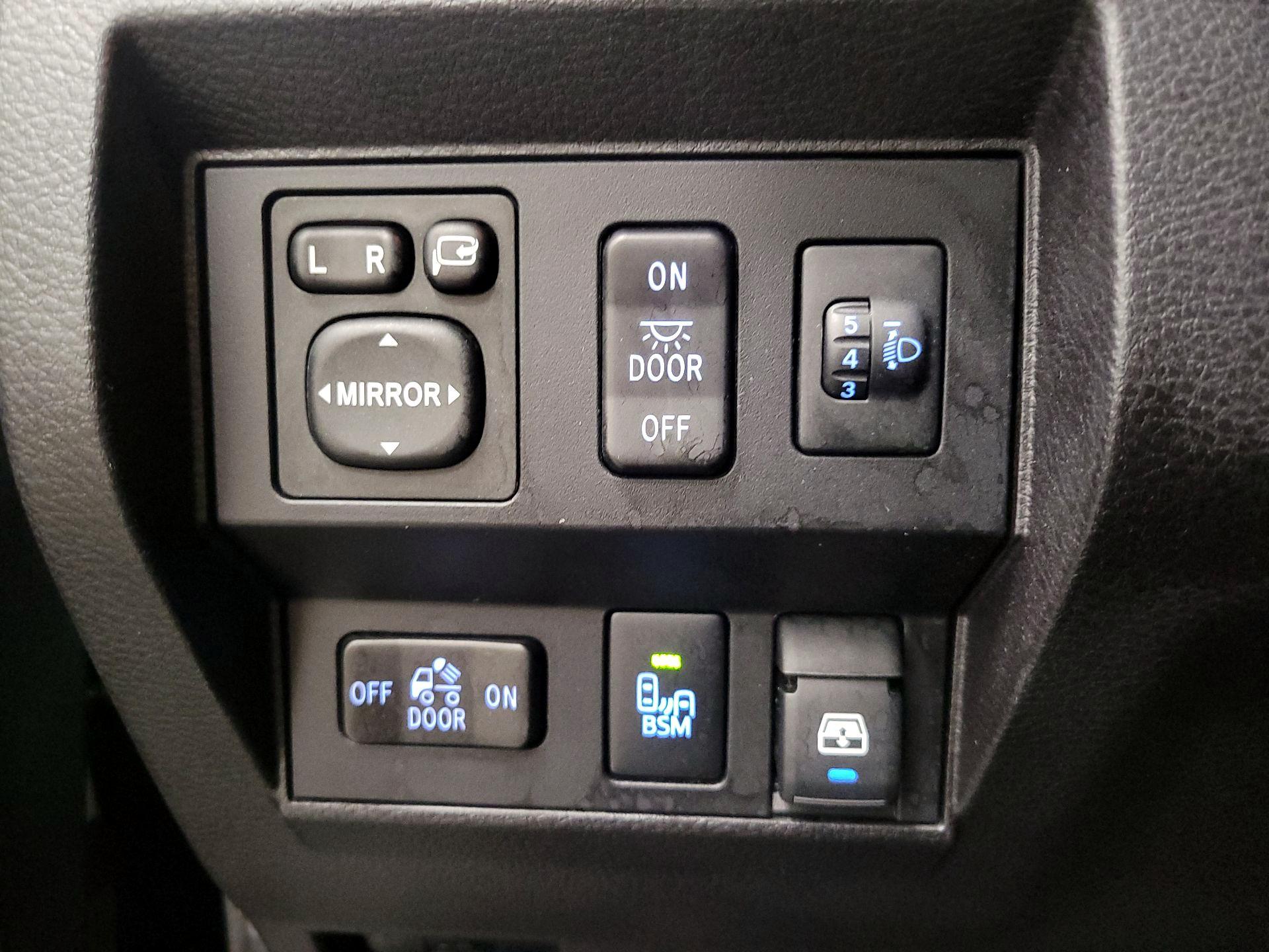 Thumbnail: 2016 Toyota Tundra - 13