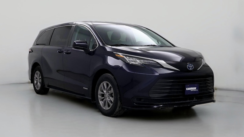 2021 Toyota Sienna LE Hero Image