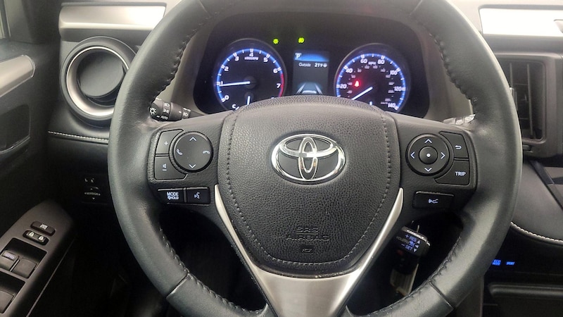 2017 Toyota RAV4 XLE 10