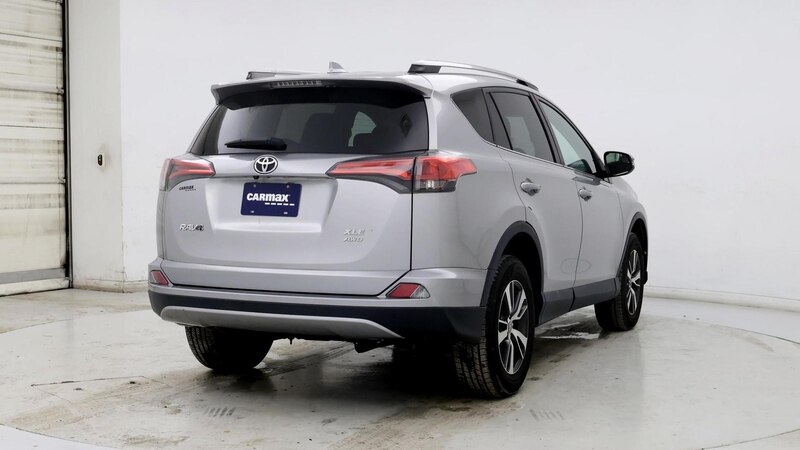 2017 Toyota RAV4 XLE 8