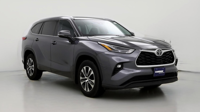 2022 Toyota Highlander XLE Hero Image