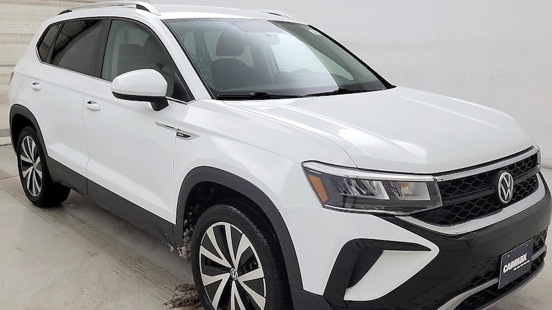 2022 Volkswagen Taos SE Hero Image