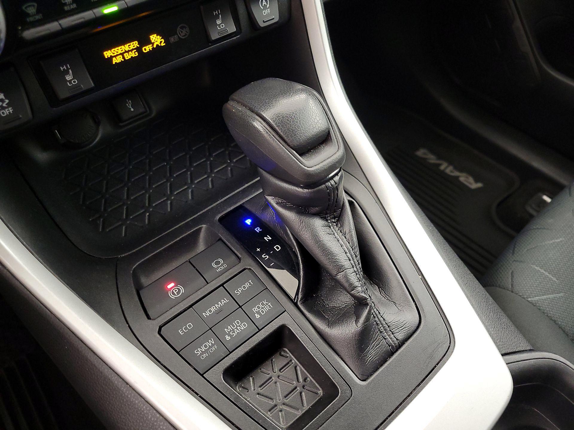 Thumbnail: 2020 Toyota RAV4 - 17