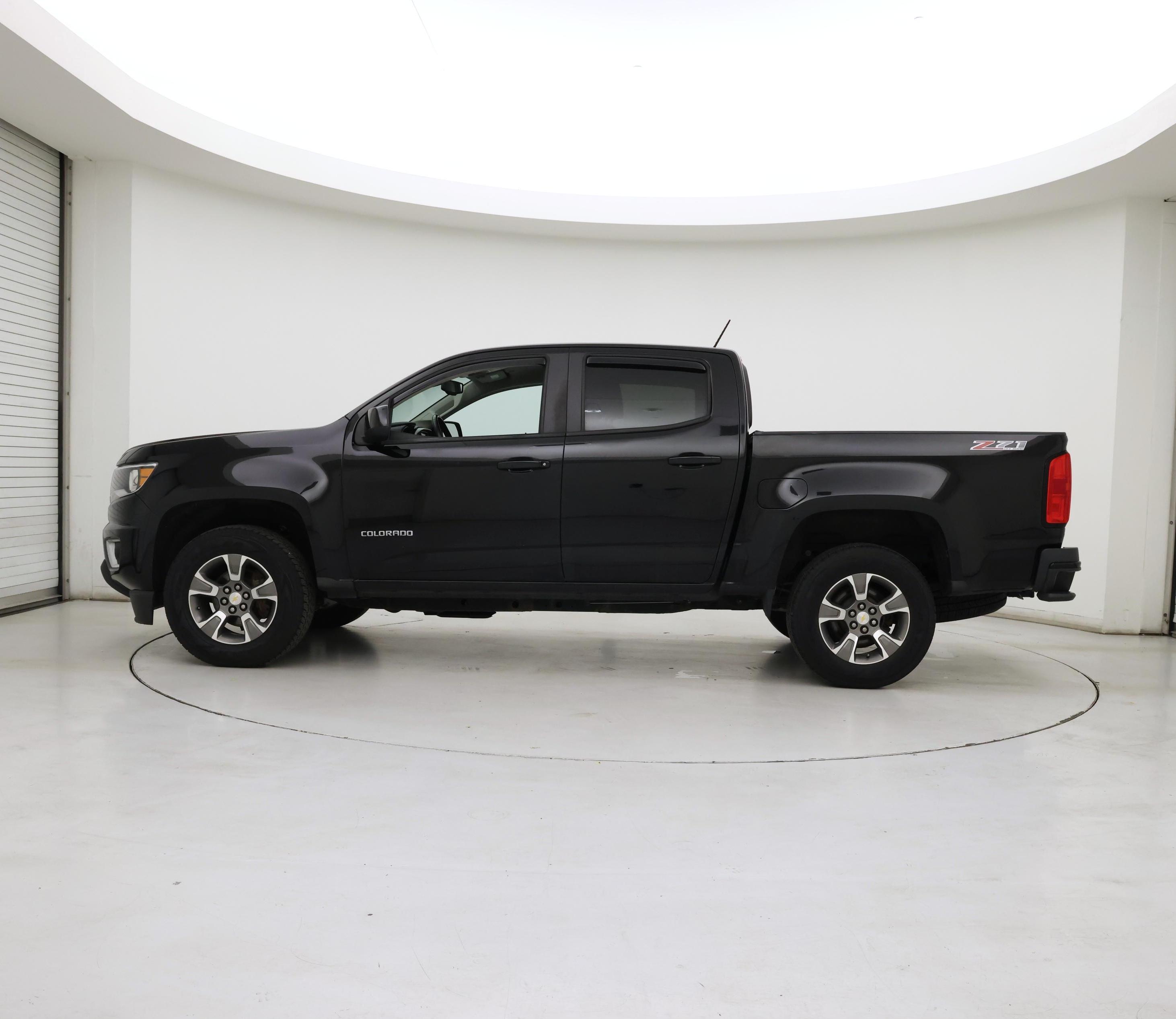 Thumbnail: 2020 Chevrolet Colorado - 3