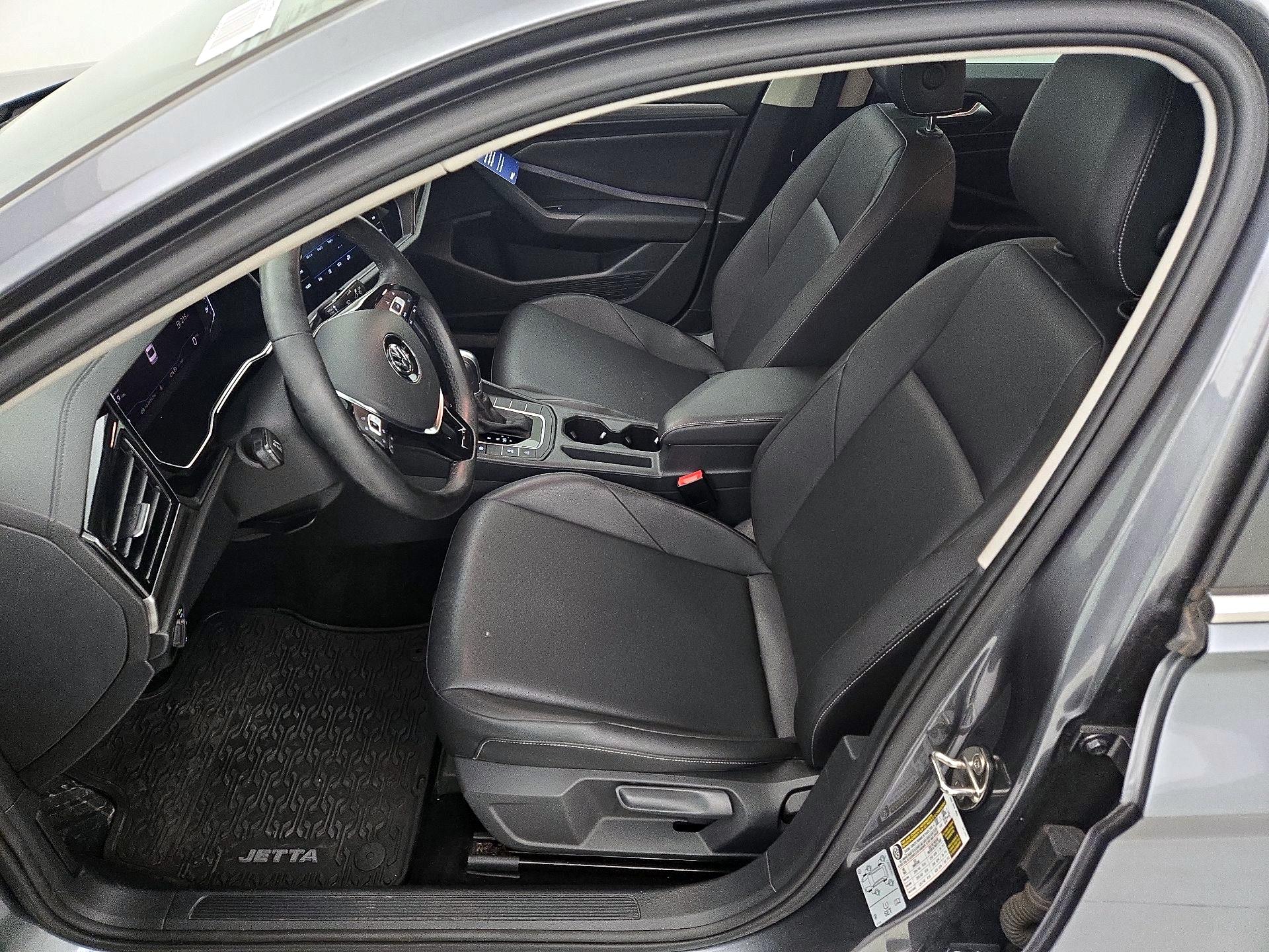 Thumbnail: 2019 Volkswagen Jetta - 11