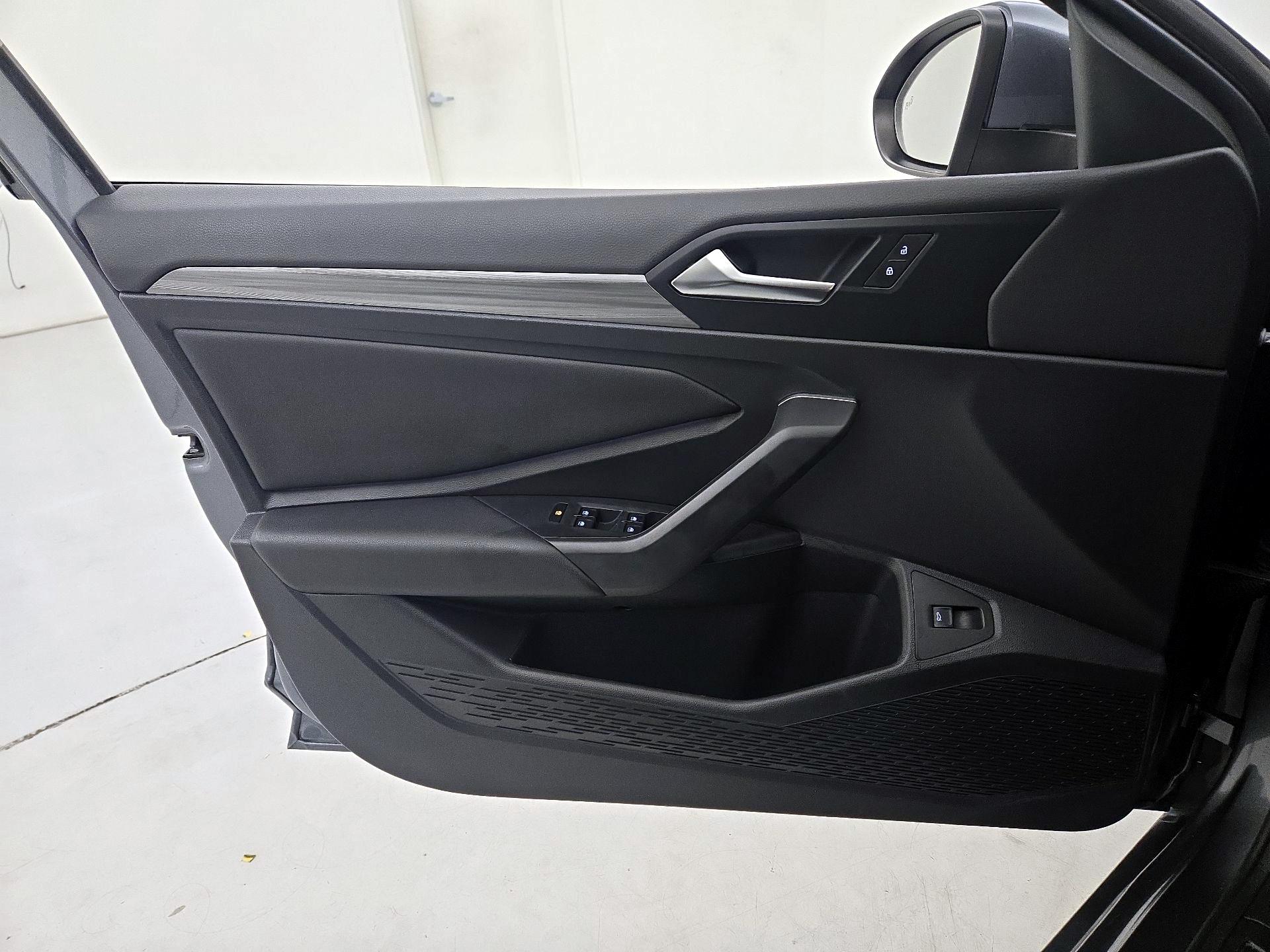 Thumbnail: 2019 Volkswagen Jetta - 12
