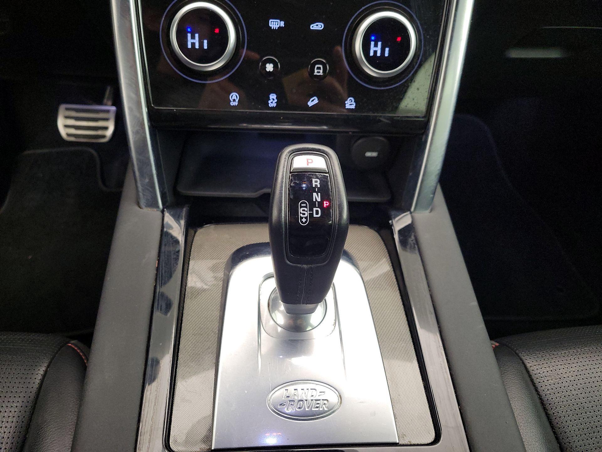 Thumbnail: 2020 Land Rover Discovery Sport - 14