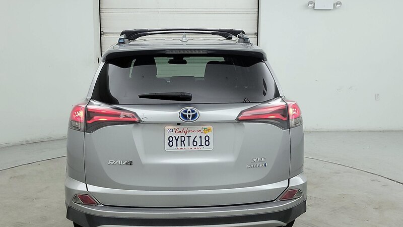 2018 Toyota RAV4 XLE 6