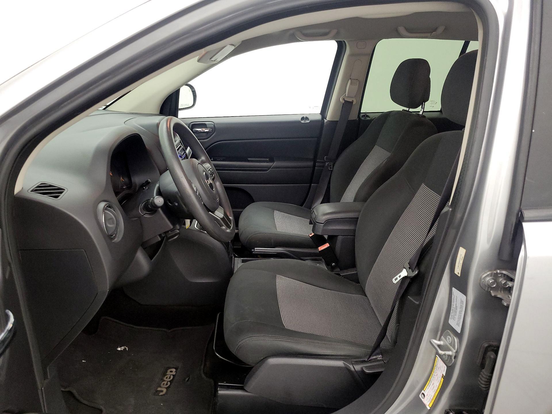 Thumbnail: 2016 Jeep Compass - 11
