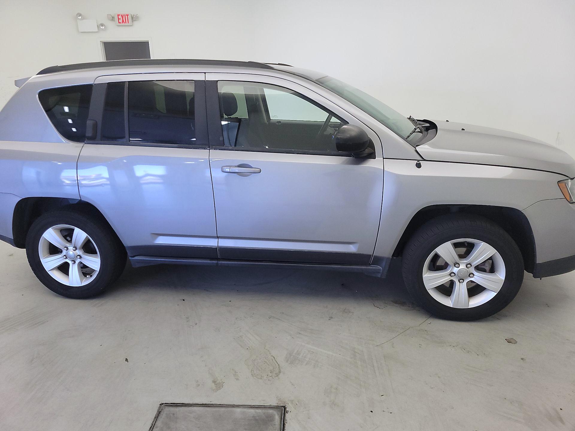 Thumbnail: 2016 Jeep Compass - 4