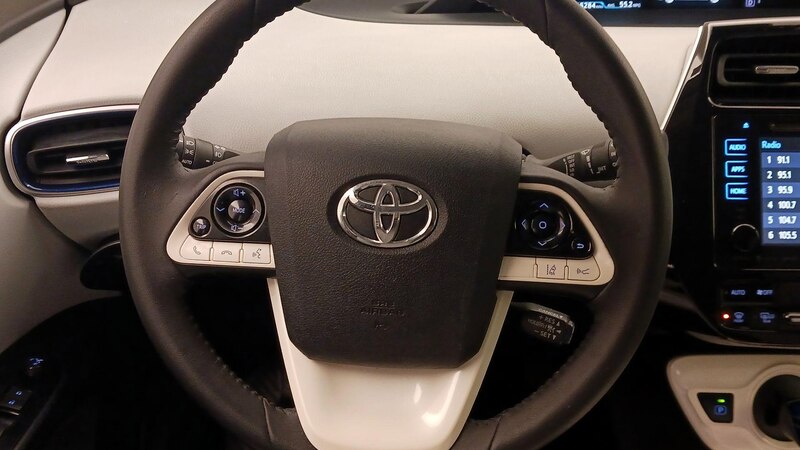 2016 Toyota Prius Three Touring 10