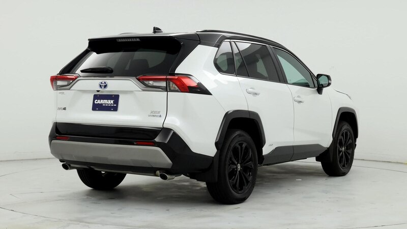 2024 Toyota RAV4 XSE 8