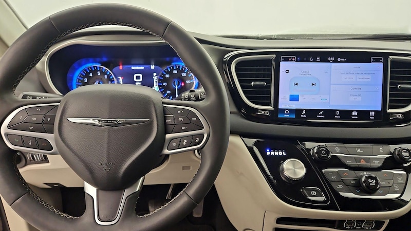 2022 Chrysler Pacifica Touring L 10