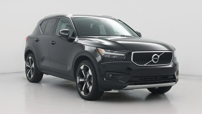 2022 Volvo XC40 T5 Momentum Hero Image