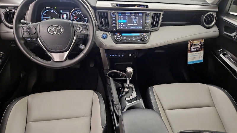 2017 Toyota RAV4 Limited 9