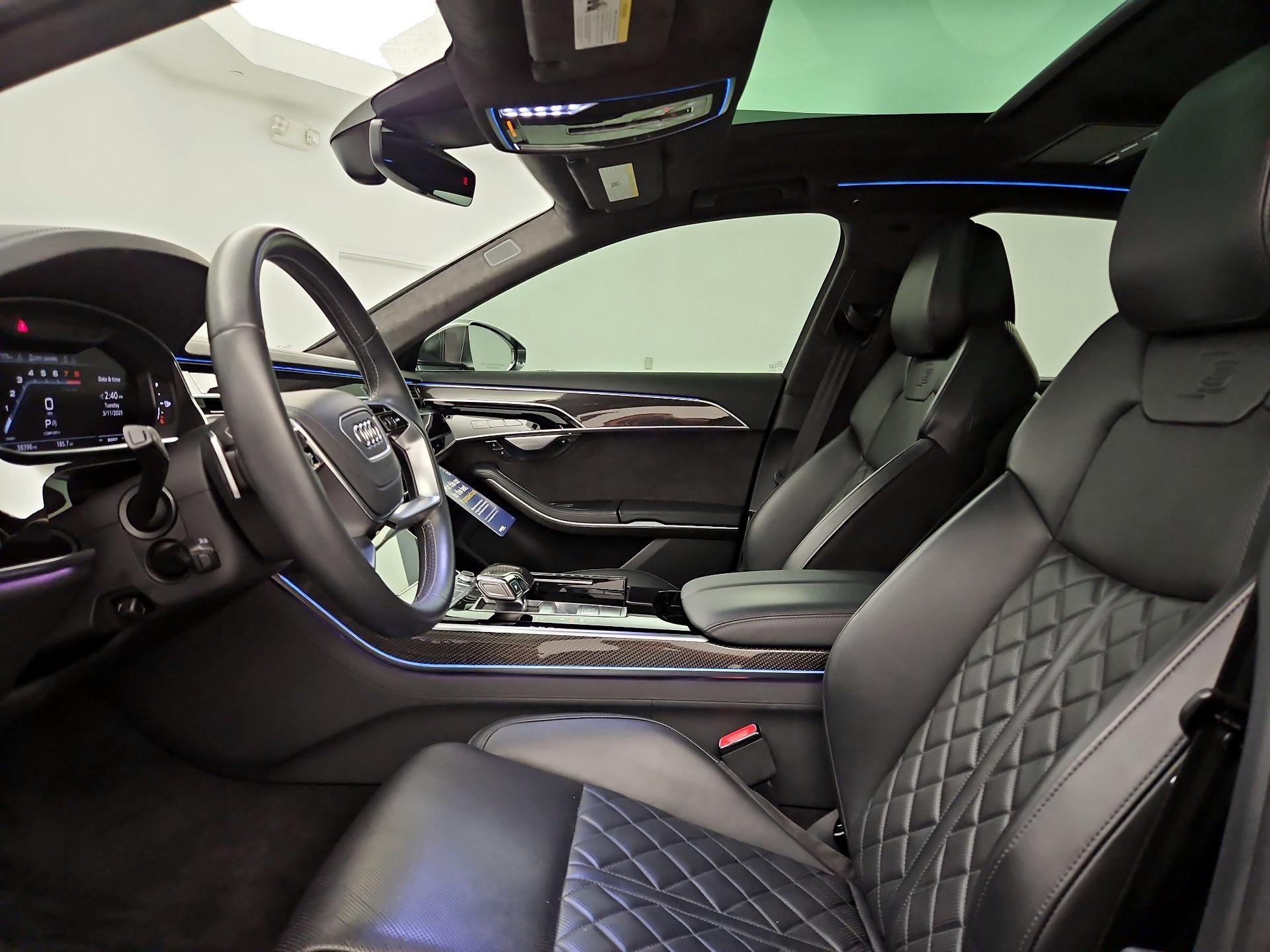 Thumbnail: 2020 Audi S8 - 11