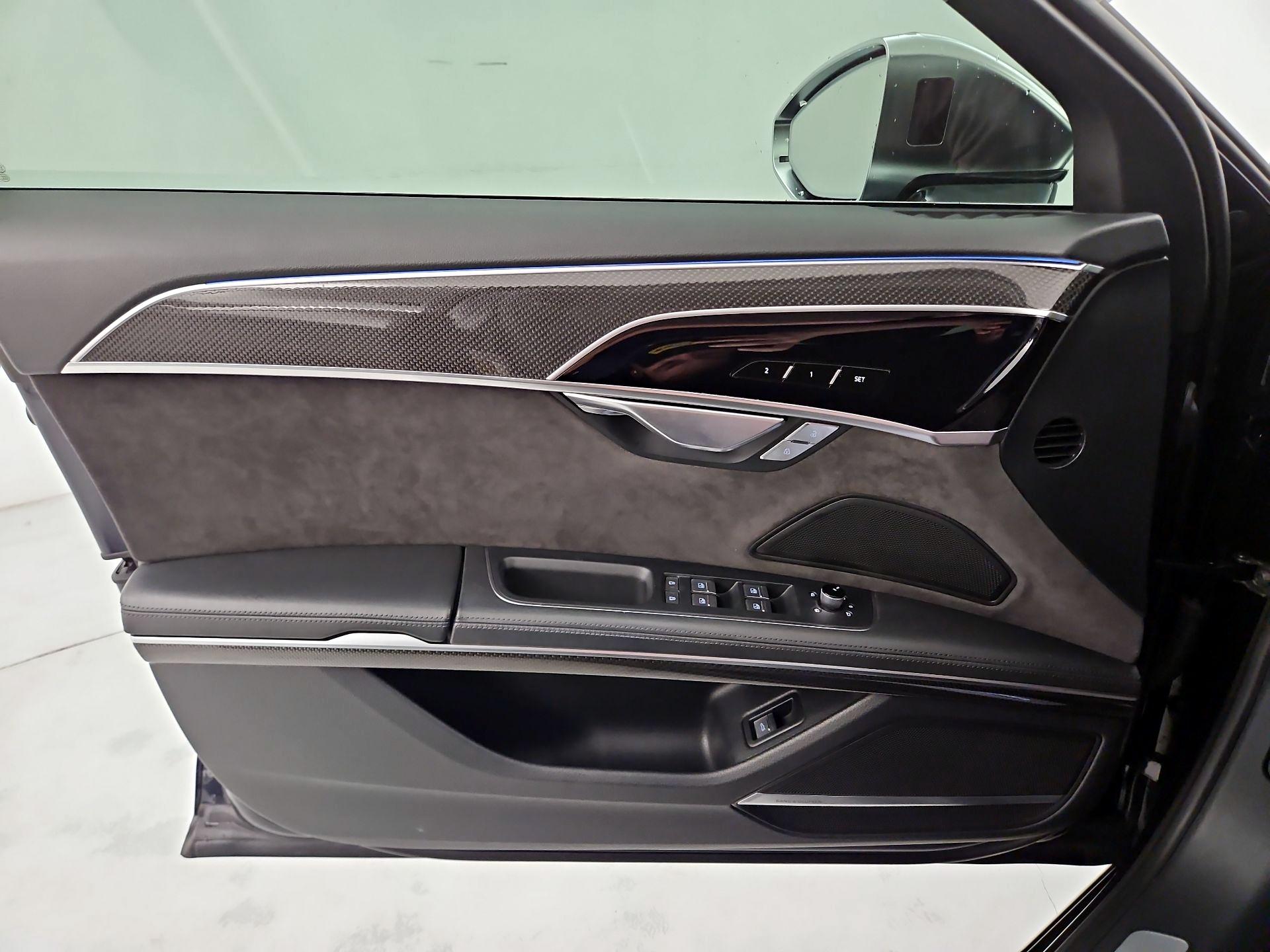 Thumbnail: 2020 Audi S8 - 12