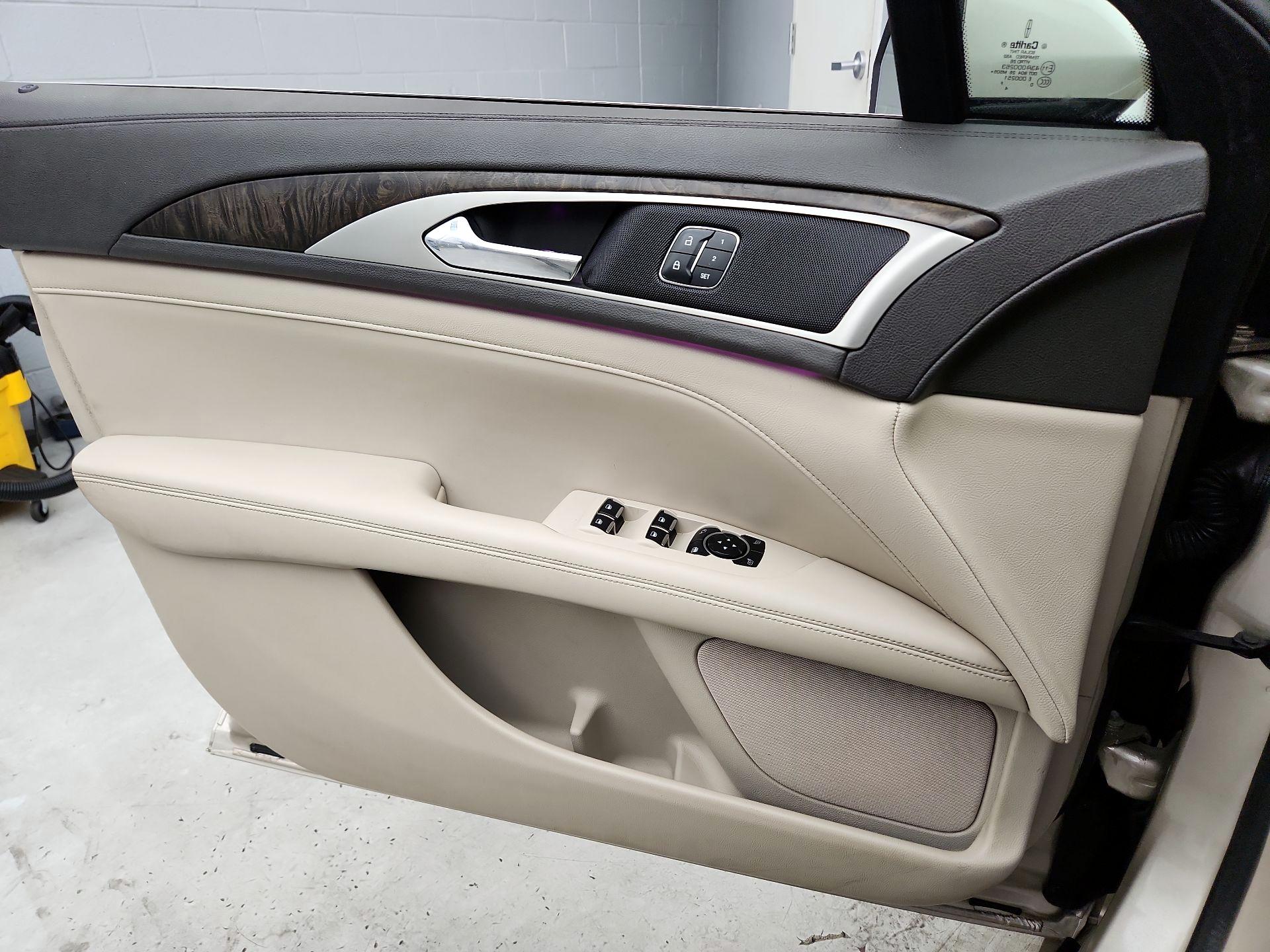 Thumbnail: 2017 Lincoln MKZ - 12