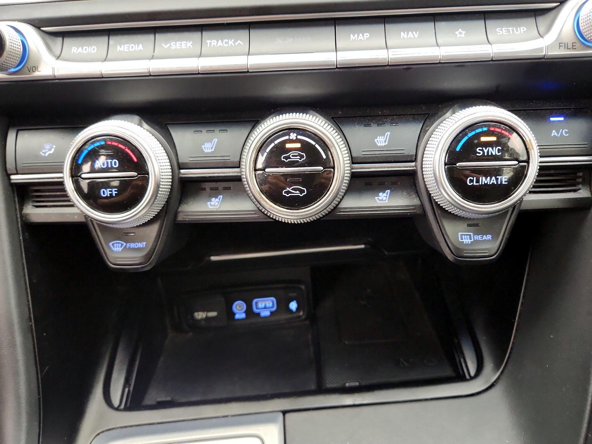 Thumbnail: 2019 Genesis G70 - 16
