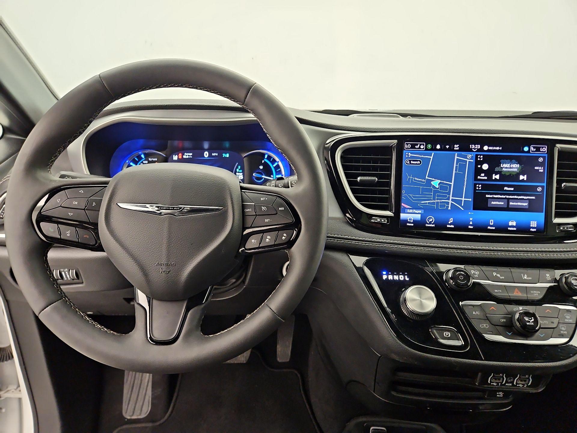 Thumbnail: 2022 Chrysler Pacifica - 10