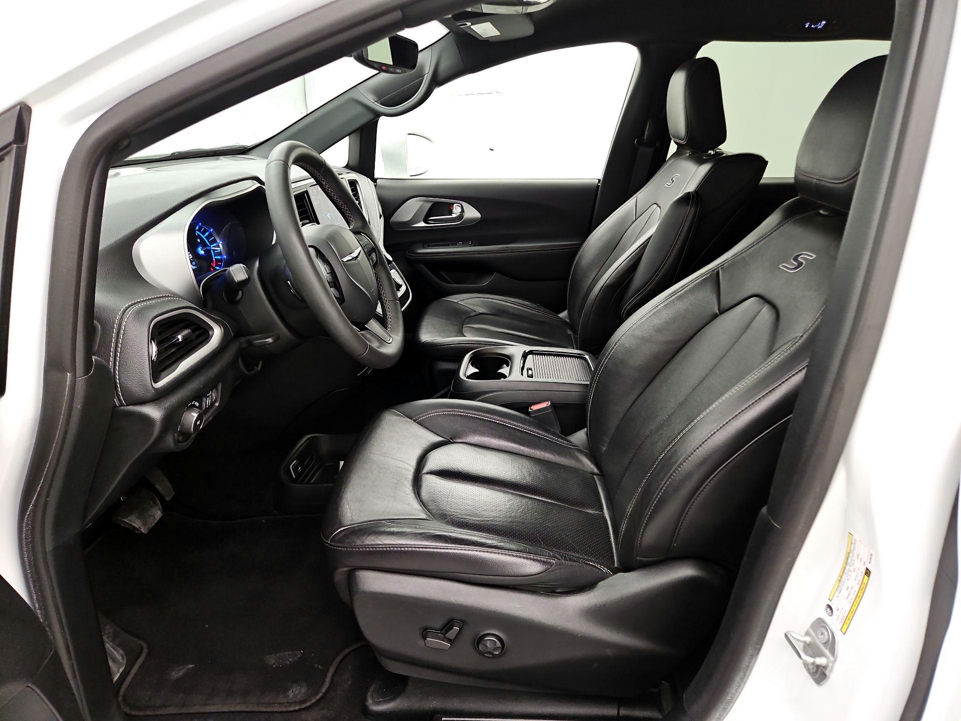 Thumbnail: 2022 Chrysler Pacifica - 11